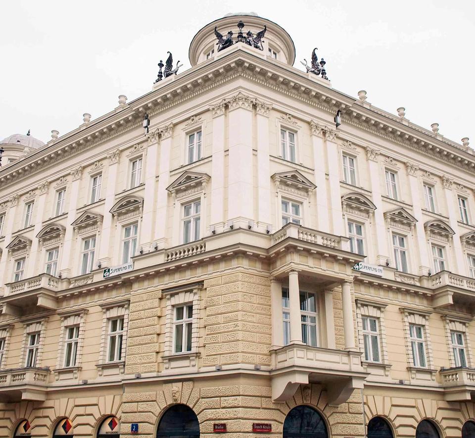 Zdjęcie w sekcji po prawej stronie - prezentuje budynek