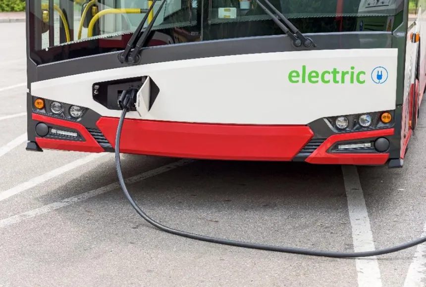 Miliony z FEnIKS na elektryczne autobusy i infrastrukturę dla samorządów. Jak przygotować się do inwestycji?